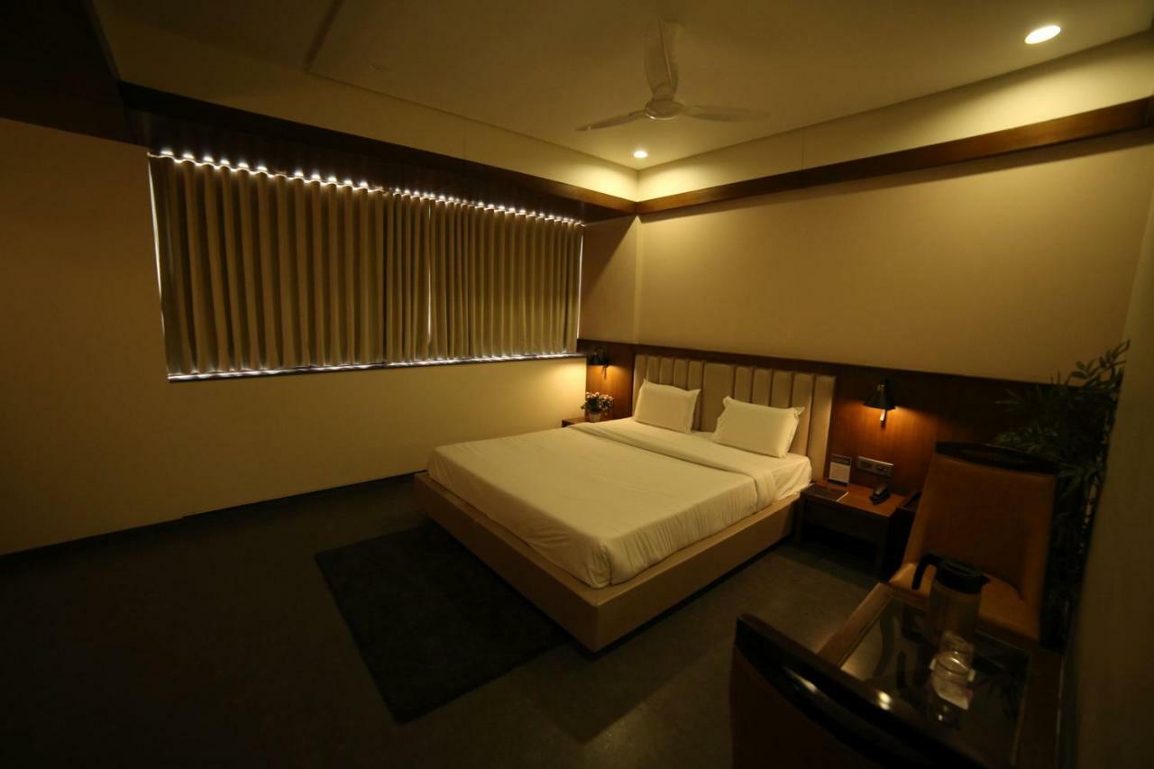 Hotel Avaante Ahmedabad Formerly Known As The Orchid Hotel Zewnętrze zdjęcie