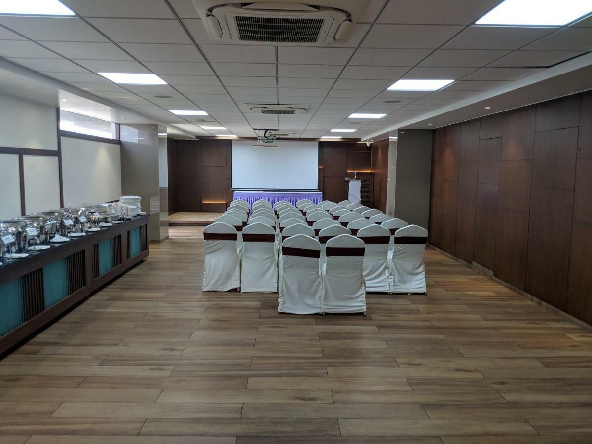 Hotel Avaante Ahmedabad Formerly Known As The Orchid Hotel Zewnętrze zdjęcie