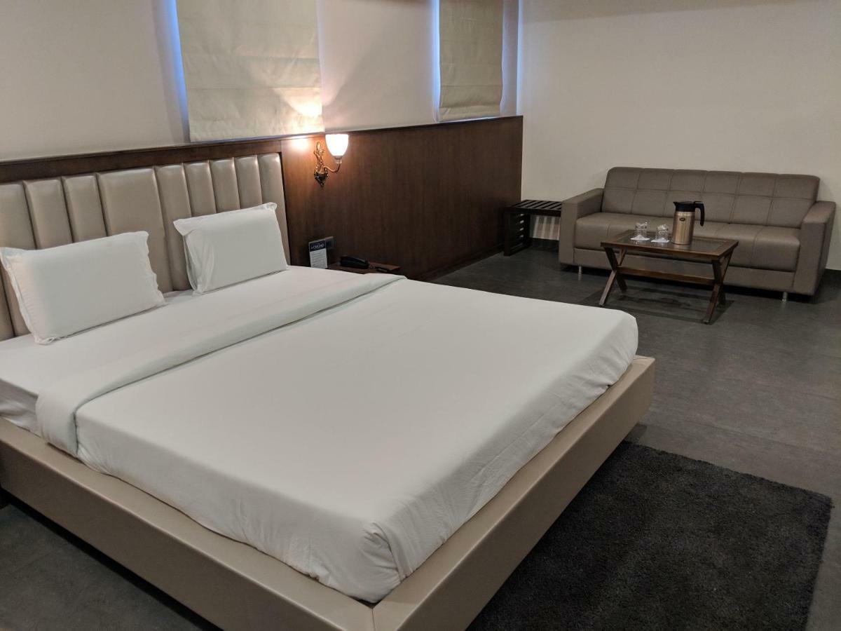 Hotel Avaante Ahmedabad Formerly Known As The Orchid Hotel Zewnętrze zdjęcie
